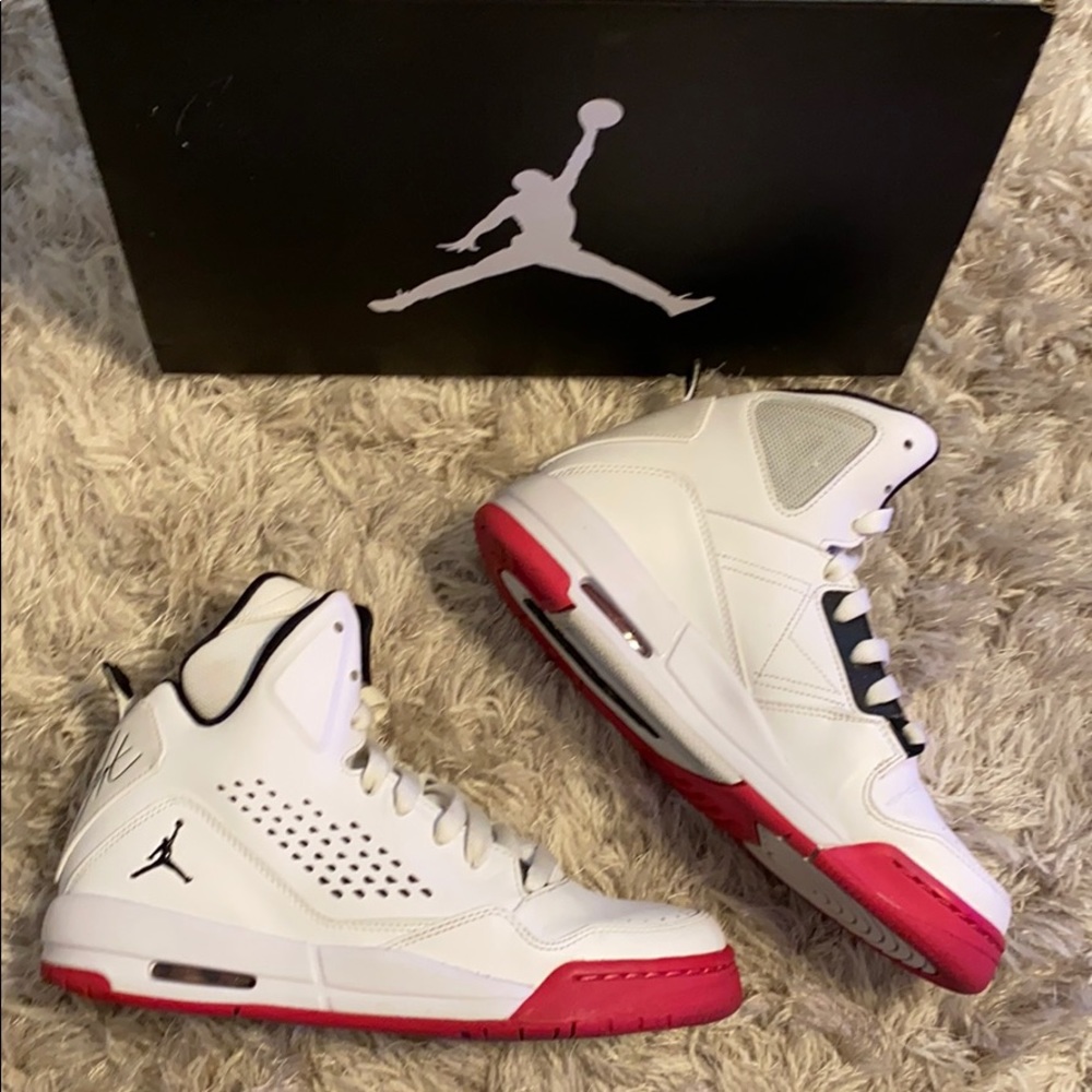 White and pink Jordan’s size 6y